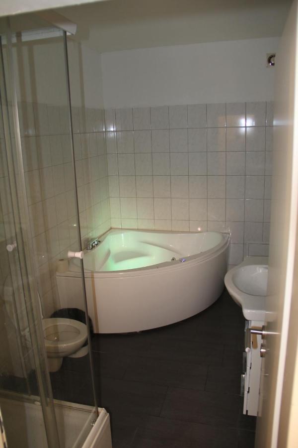 Stay2Night City Center Hostel Zúrich Exterior foto